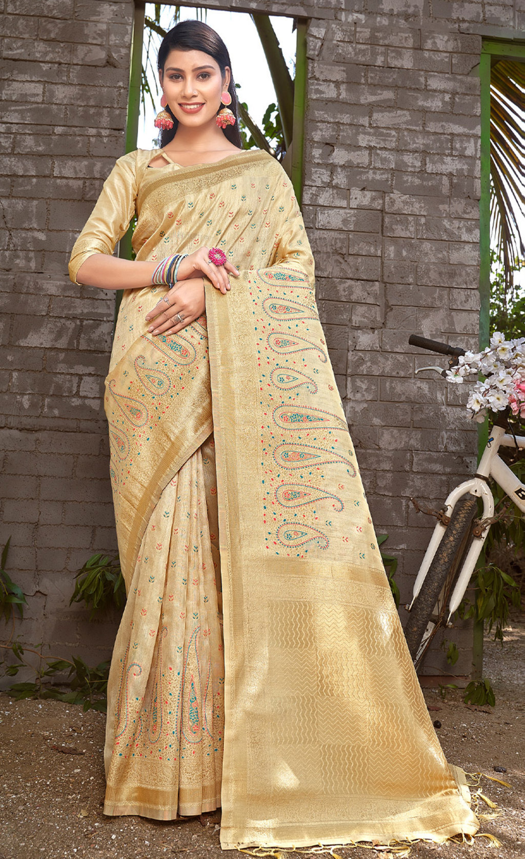 Cream Colour Paithani Silk Saree With Weaving Work, पठानी साड़ी - Bhakti  Silk Mills, Surat | ID: 2850520819097